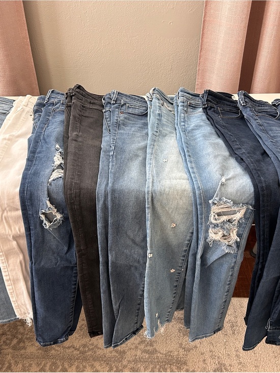 Abercrombie & Fitch Denim - 25/0 R - Abercrombie & Fitch Women’s Skinny Jeans - Various washes